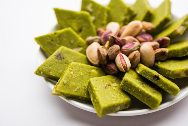 Photo pista katli, burfi, barfi, burfee or pistachio cake