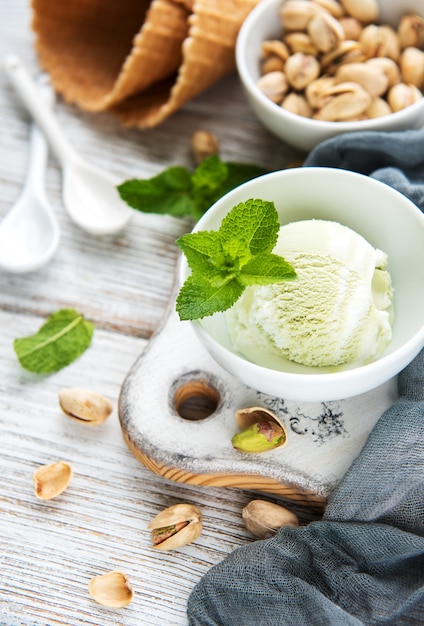 Pistachio ice cream and mint