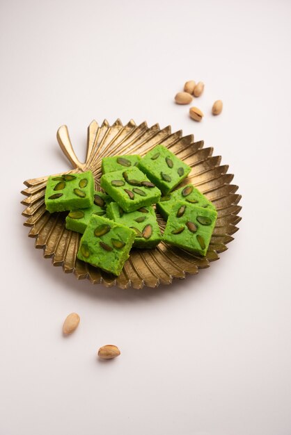 Pistachio MavaÃ,Â 또는 khoa sweet 그렇지 않으면 pista Barfi, burfi, barfeeÃ,Â 또는 peda로 불리는 인도의 달콤한 녹색