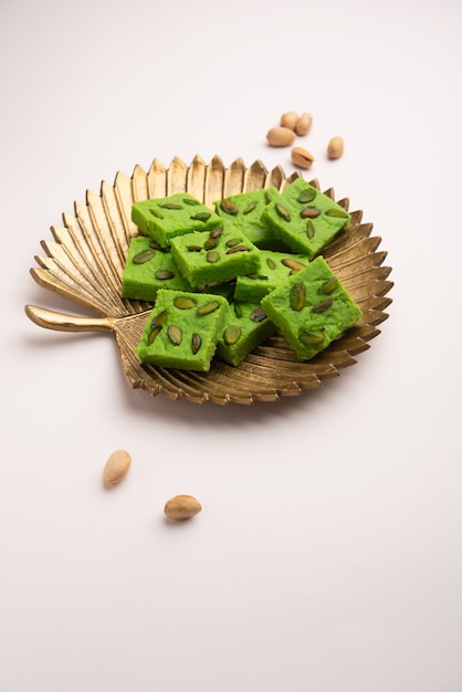 Pistachio MavaÃ,Â 또는 khoa sweet 그렇지 않으면 pista Barfi, burfi, barfeeÃ,Â 또는 peda로 불리는 인도의 달콤한 녹색