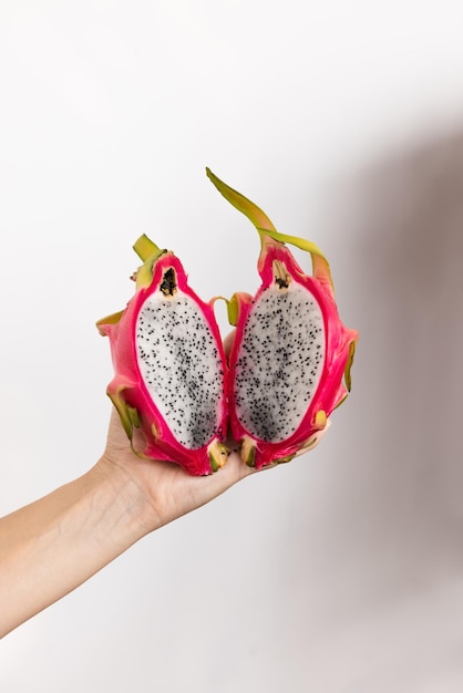 Pitaya. Drakenfruit. Kleurrijk, gezond ochtendontbijt gemaakt om te eten en te genieten van een maaltijd met vrienden.