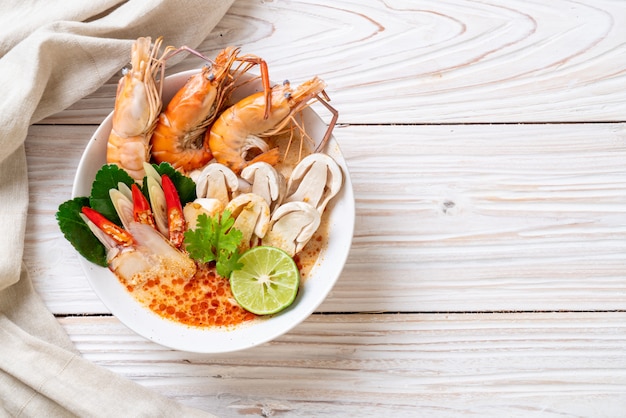 pittige garnalen soep (Tom Yum Goong)