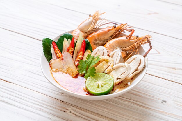 pittige garnalen soep (Tom Yum Goong)