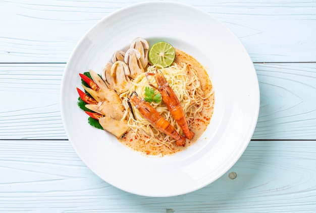 Pittige Garnalen Spaghetti Pasta (Tom Yum Goong)