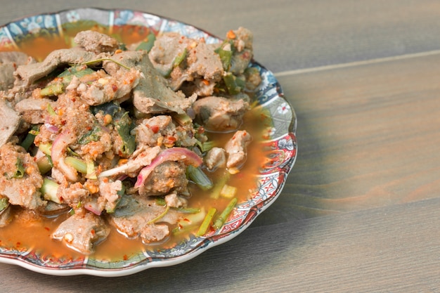 Pittige gegrilde rundvleessalade, Nam Tok, Thais eten