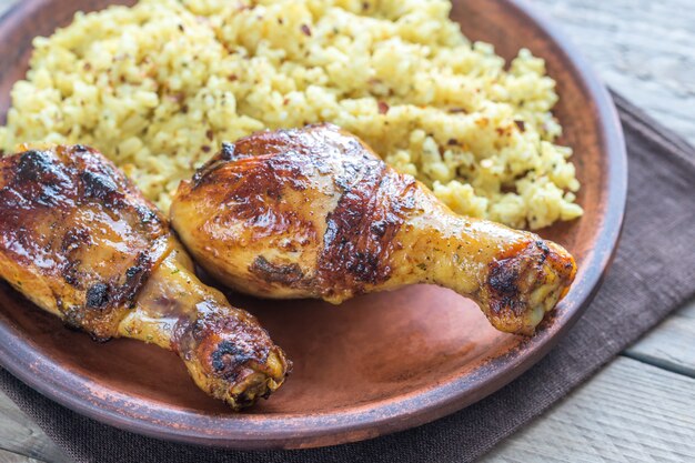 Pittige kipdrumsticks met rijstcurry