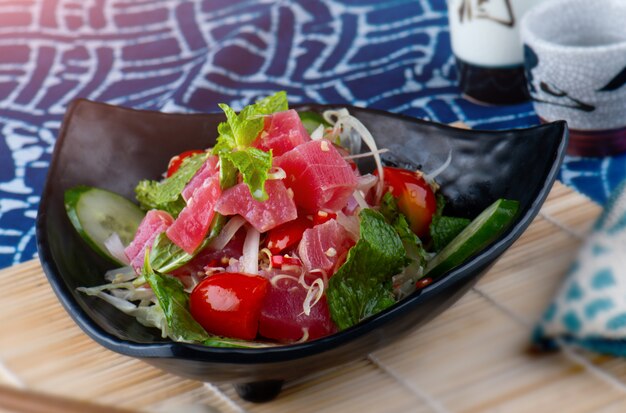 Pittige salade tonijn in Thaise stijl.