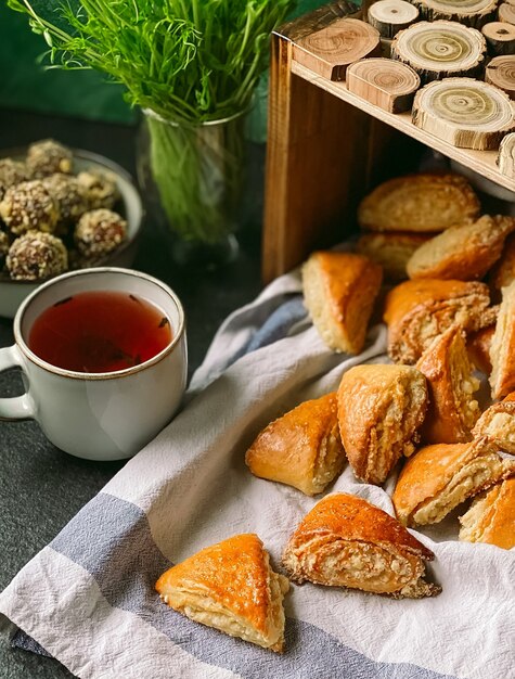 Pittige, smaakvolle Gata-broodjes op tafel.