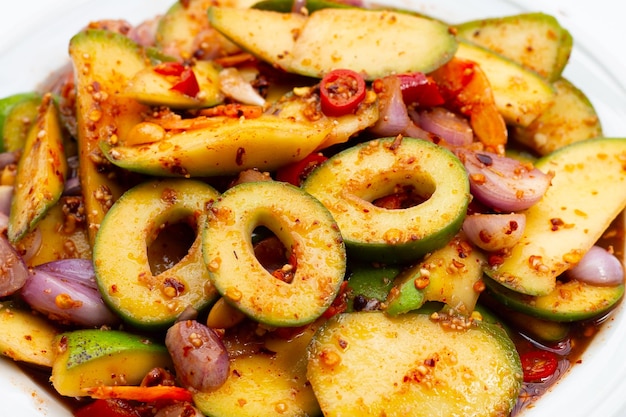 Pittige Thaise groene mangosalade