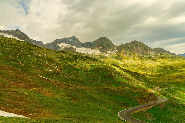Pittoresk berglandschap Alpine bergen in Zwitserland Furk pass