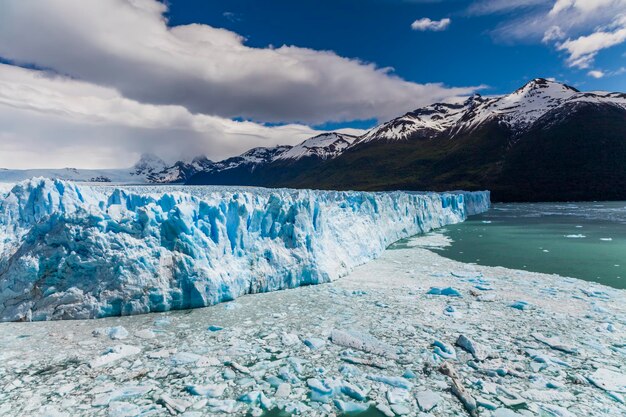 Pittoresk berglandschap met Perito Moreno-gletsjer Patagonië, Argentinië