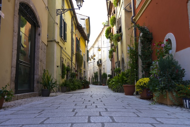 Pittoresk Italiaans dorp en een traditionele straat