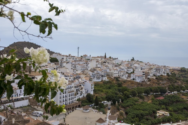 Pittoresk stadje Frigiliana gelegen in de bergachtige regio Malaga, Costa del Sol, Spanje