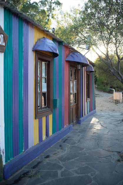 Pittoreske typische constructie in de stad Puerto Piramides, schiereiland Valdes Chubut, provincie Patagonië, Argentinië