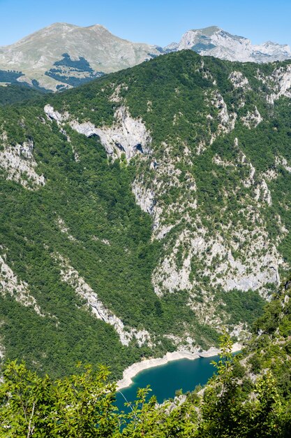 몬테네그로의 Piva 호수 Pivsko Jezero 보기