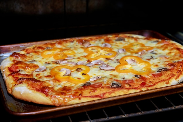 Pizza bakken in de oven