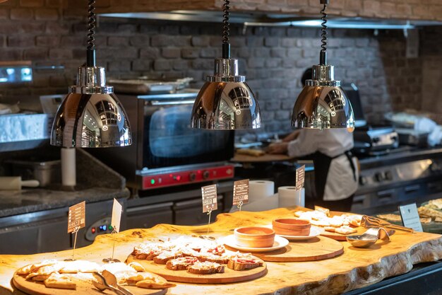 pizza koken in de keuken