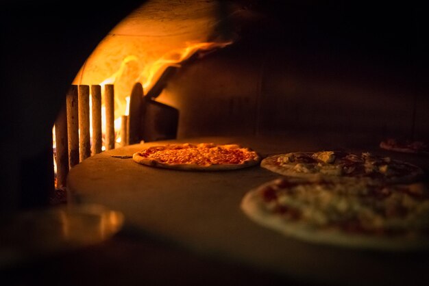 Foto costruzione di pizza