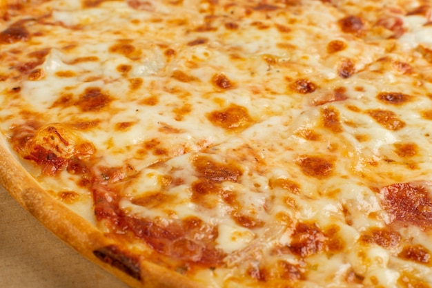 Pizza met mozzarellaclose-up
