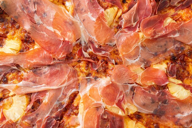 Pizza met prosciutto of parmaham pizza - Italiaans eten