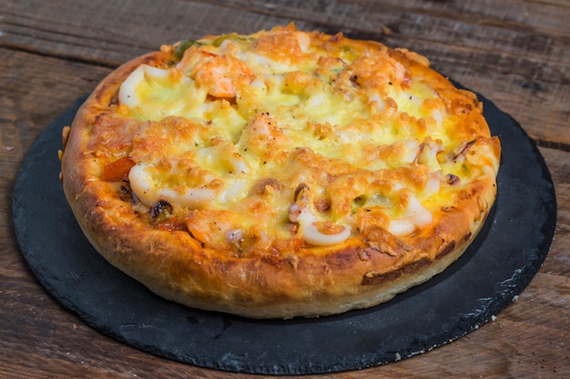 Pizza seafood pizza