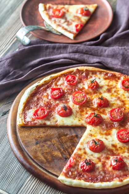 Pizza with cherry tomatoes and mozzarella