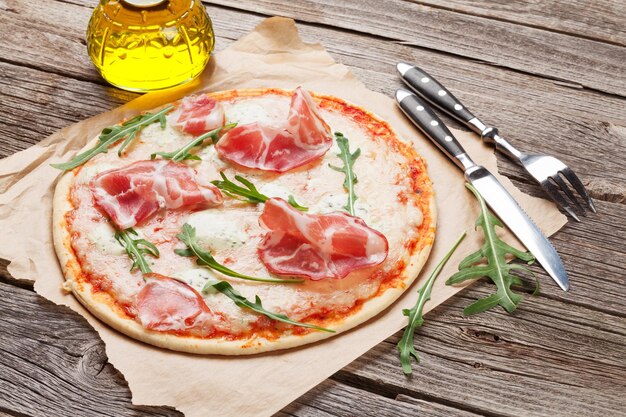 Pizza with prosciutto and mozzarella