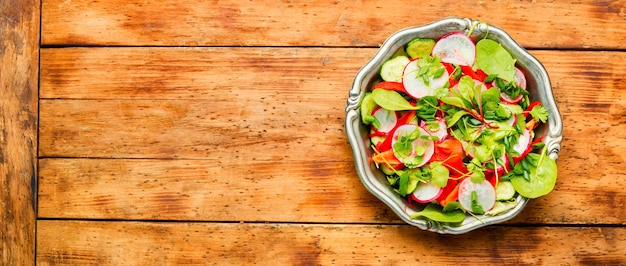 Plaat van gezonde vegetarische salade, dieetmenu