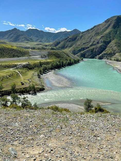 Photo the place where the chuya river flows into the katun river  altai russia
