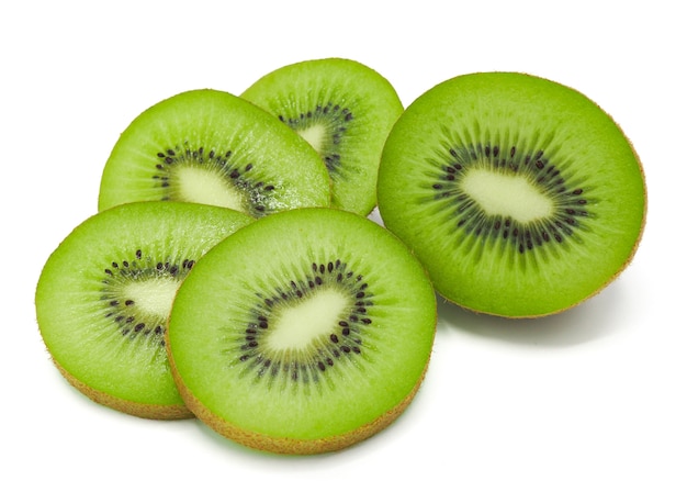 Plak van vers sappig heerlijk en gezond kiwifruit, dat op witte achtergrond wordt geïsoleerd.