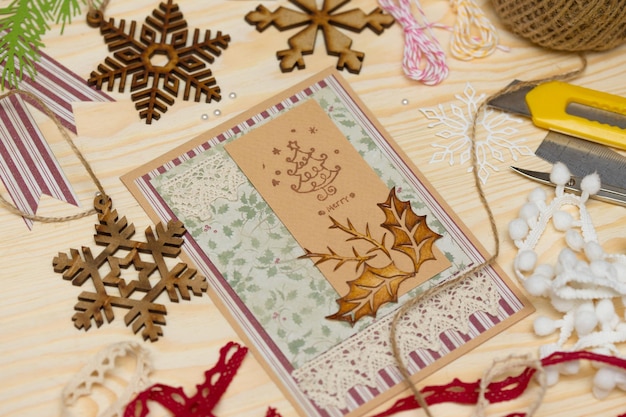 Plakboek achtergrond kerstkaart en gereedschap met decoratie xA