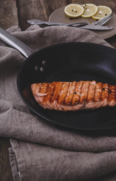 Plakje gegrilde zalm