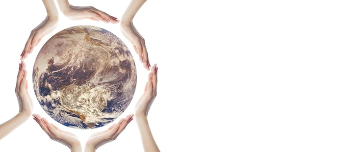 Photo planet earth in hands isolated on white background