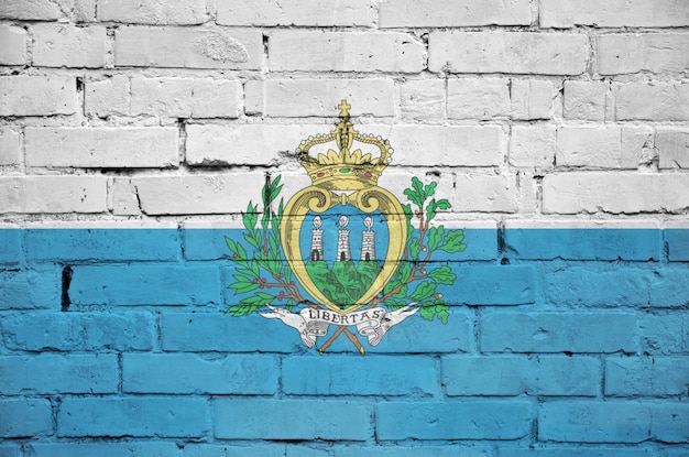 벽돌 벽에 뿌려