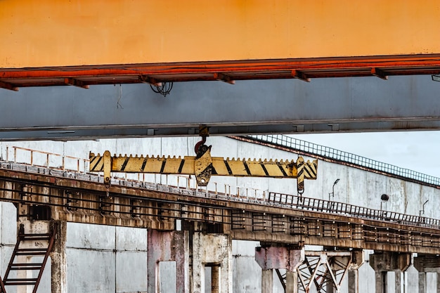 Stabilimento per la produzione di lastre in cemento armato e blocchi di fondazione per la costruzione di grandi pannelli pannelli per la realizzazione di strutture in cemento armato impresa industriale