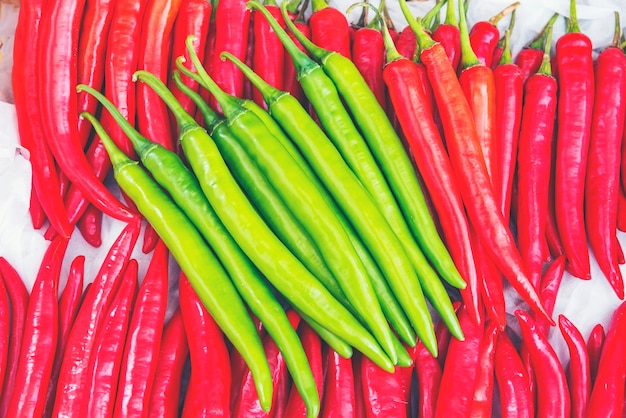 plantaardige achtergrond. Veel kleurrijke paprika