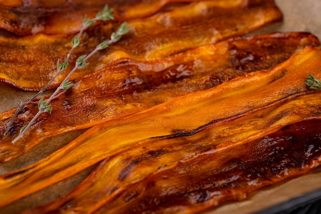 Plantaardige vegetarische bacon van wortel