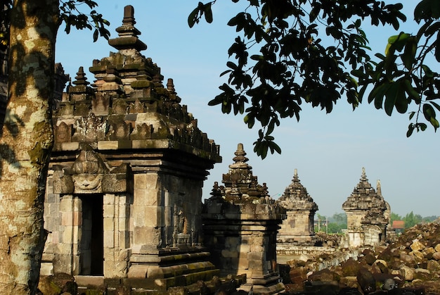 Plaosan-tempel met blauwe hemelachtergrond een hindoe-tempel in Midden-Java, Indonesië