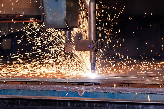 Plasma cutting of metal with a cnc