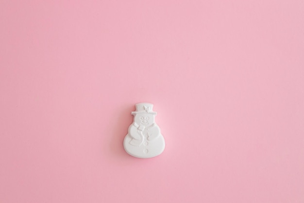 Plaster figure of a snowman on a colored background