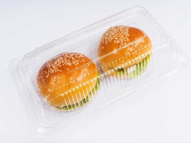 Plastic afhaalpakket met kleine hamburgers erin