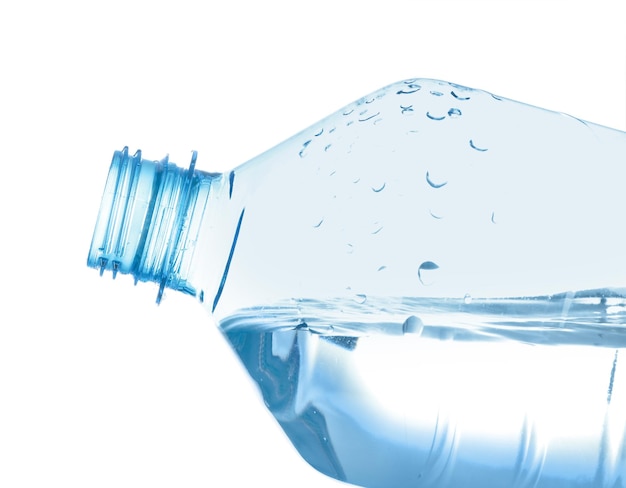 Photo plastic bottle with water on white background