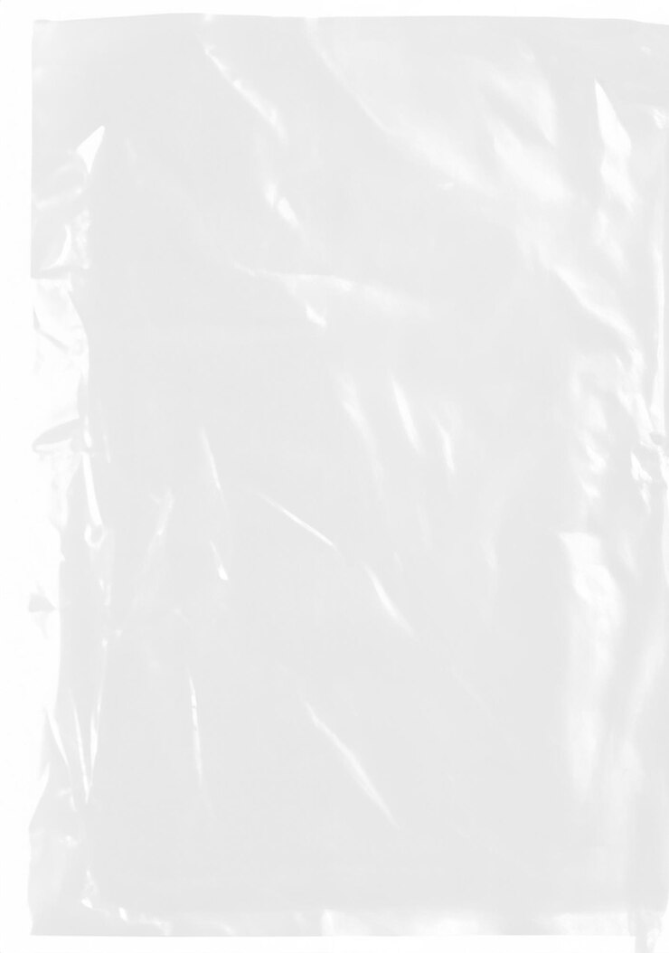 Foto plastic cellophane zak op witte achtergrond de textuur ziet er blank en glanzend uit het plastic oppervlak is gerimpeld en gescheurd waardoor abstract patroon