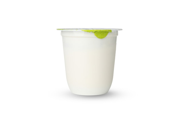 写真 白い背景で隔離のヨーグルトのプラスチックカップ