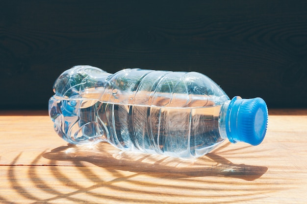 Plastic fles drinkwater. Gezond leven