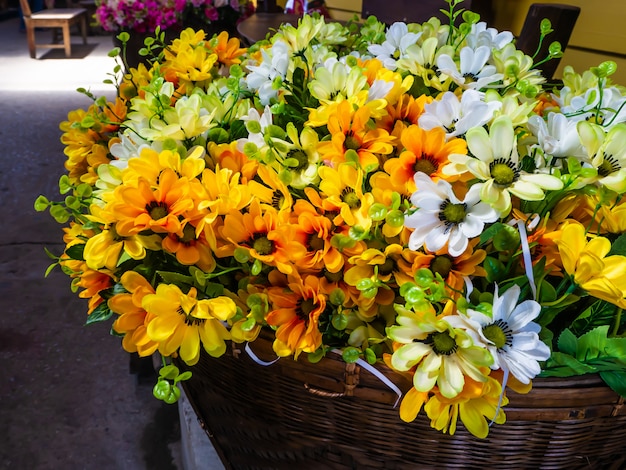 プラスチック製の花の偽の花