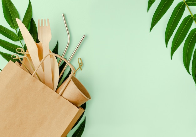 Plastic free set with bamboo, paper cutlery and metal straws