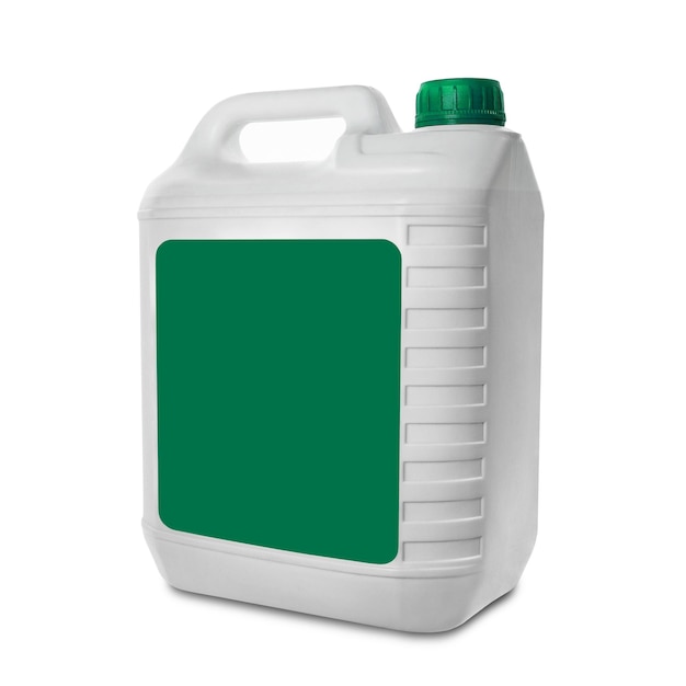 Plastic jerrycan geïsoleerd op witte achtergrond Witte jerrycan met blanco groen label en groene dop