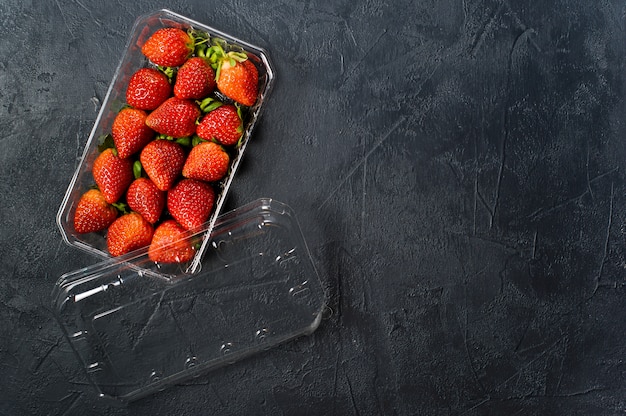 Plastic packaging of strawberries. 