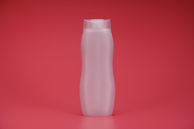 Plastic Shampoo Lotion Fles op Roze Achtergrond